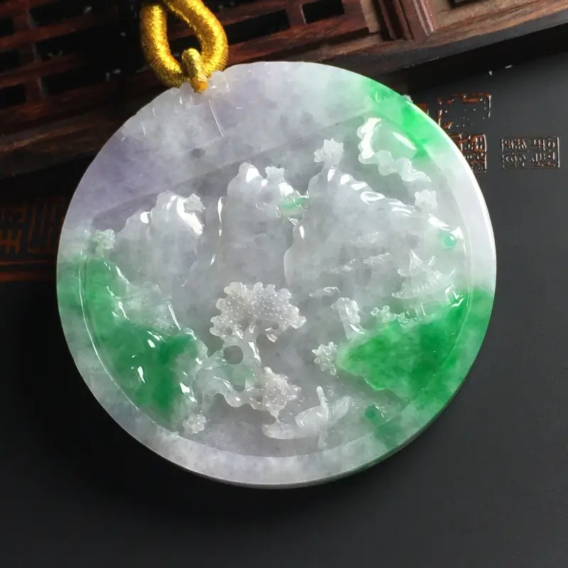 【糯种春彩山水牌吊坠 尺寸55-7.6毫米 色泽艳丽 玉质细腻 雕工精美 款式大气】图1