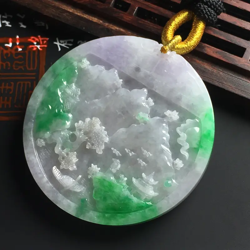 【糯种春彩山水牌吊坠 尺寸55-7.6毫米 色泽艳丽 玉质细腻 雕工精美 款式大气】图3