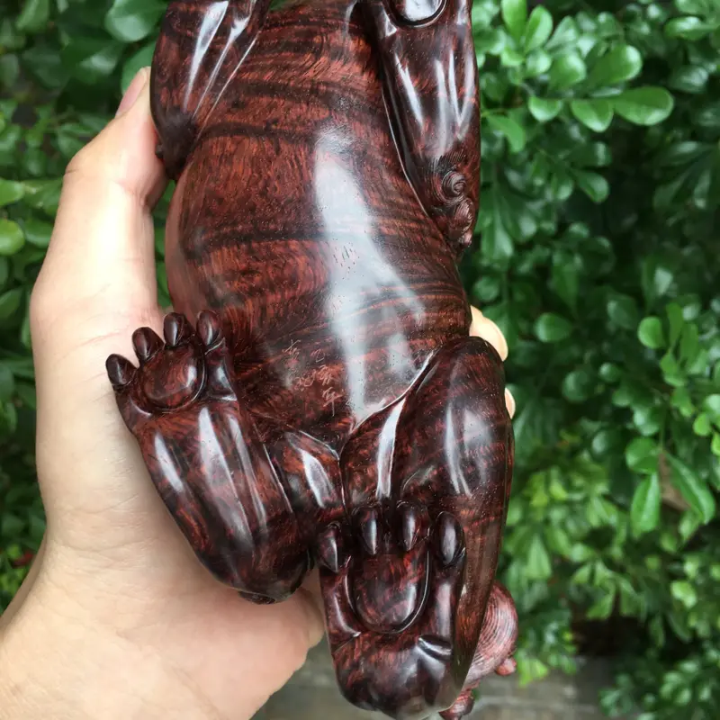 【海南黄花梨精品手把件(吉龙款太狮),满水波纹,名师精雕,精工精雕,纯手工精雕,镇宅辟邪,招财进宝,高油高密,色泽均匀,把玩收藏送礼首选品,规格:长:160mm,宽:70.7mm,高:105.5,克重:488克,值得推荐】图8