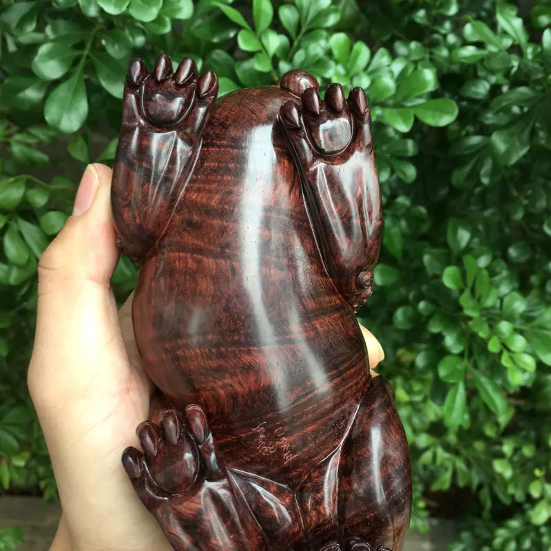 【海南黄花梨精品手把件(吉龙款太狮),满水波纹,名师精雕,精工精雕,纯手工精雕,镇宅辟邪,招财进宝,高油高密,色泽均匀,把玩收藏送礼首选品,规格:长:160mm,宽:70.7mm,高:105.5,克重:488克,值得推荐】图9