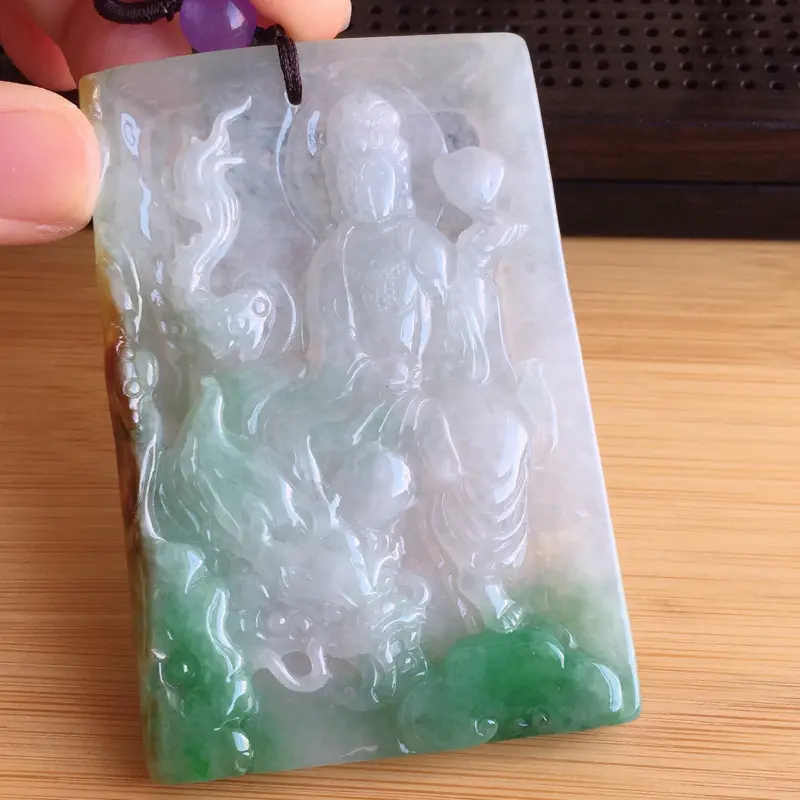 【天然缅甸翡翠A货三彩特色货翡翠观音普度众生吊坠,雕工精细 玉质细腻 佩戴高档 尺寸73x48x6mm 重量51.77g 。(顶珠为配饰珠)】图5