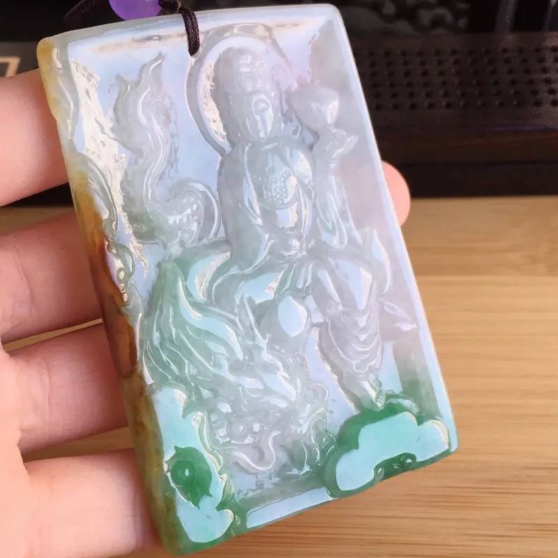 【天然缅甸翡翠A货三彩特色货翡翠观音普度众生吊坠,雕工精细 玉质细腻 佩戴高档 尺寸73x48x6mm 重量51.77g 。(顶珠为配饰珠)】图7