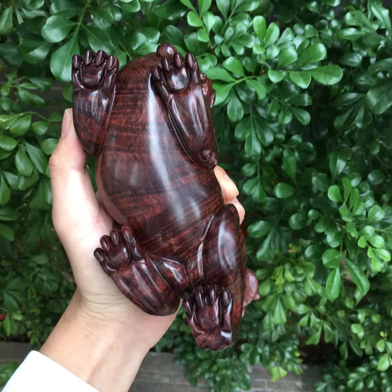 【海南黄花梨精品手把件(吉龙款太狮),满水波纹,名师精雕,精工精雕,纯手工精雕,镇宅辟邪,招财进宝,高油高密,色泽均匀,把玩收藏送礼首选品,规格:长:160mm,宽:70.7mm,高:105.5,克重:488克,值得推荐】图7