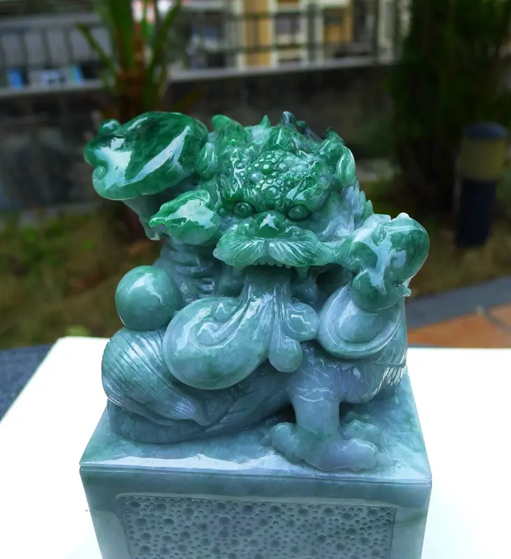 【霸气龙腾盛世 玉玺印章 龙印章摆件 缅甸天然A货翡 精美 飘花霸气 龙腾盛世 霸气龙印章摆件 雕刻精美大件饱满 厚装 送礼收藏佳品 尺寸 160.92.82裸石重量5.25斤 赞 送礼佳品】图2