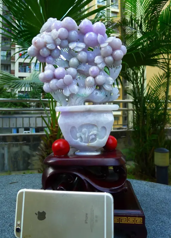 【紫罗兰花篮摆件 缅甸天然翡翠A货 精美紫罗兰喜上眉梢 花开富贵 多子多福 硕果累累 花篮摆件 雕刻精美线条流畅 种水好 搭配精美高档檀木底座 尺寸370.180.130裸石尺寸280.180.40裸石重量4.37斤 送礼佳品】图8