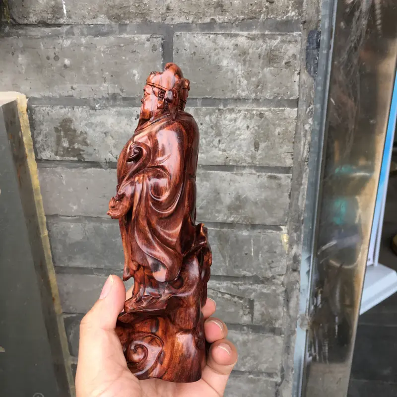 【海南黄花梨精品油梨摆件(财神爷),招财进宝,恭喜发财,大师亲工精雕,雕工精湛,全实心精雕,水波纹,山水纹,高油高密,色泽均匀,把玩收藏送礼首选品,规格:高:170mm,宽65mm,厚:59mm,克重:260.6克。】图5