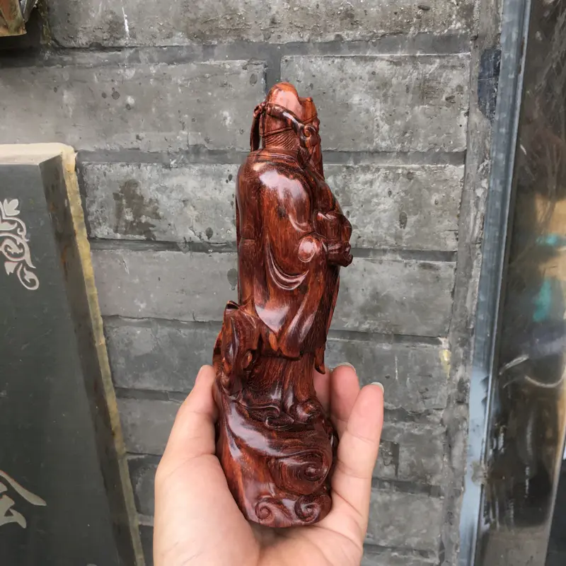 【海南黄花梨精品油梨摆件(财神爷),招财进宝,恭喜发财,大师亲工精雕,雕工精湛,全实心精雕,水波纹,山水纹,高油高密,色泽均匀,把玩收藏送礼首选品,规格:高:170mm,宽65mm,厚:59mm,克重:260.6克。】图4