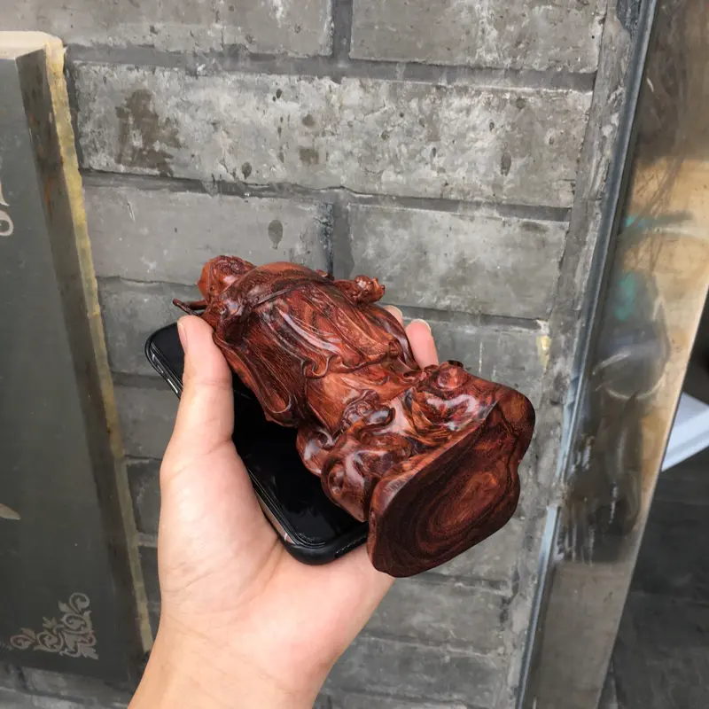 【海南黄花梨精品油梨摆件(财神爷),招财进宝,恭喜发财,大师亲工精雕,雕工精湛,全实心精雕,水波纹,山水纹,高油高密,色泽均匀,把玩收藏送礼首选品,规格:高:170mm,宽65mm,厚:59mm,克重:260.6克。】图7