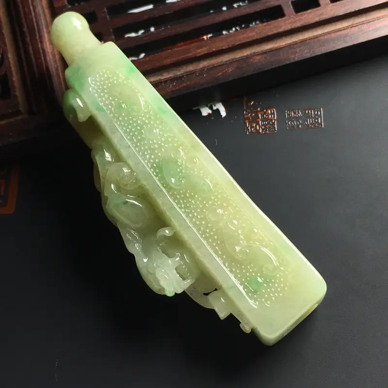 【细糯种黄加绿貔貅烟嘴 尺寸72-22-13毫米 玉质水润 色泽艳丽 雕工精美 款式新颖】图7