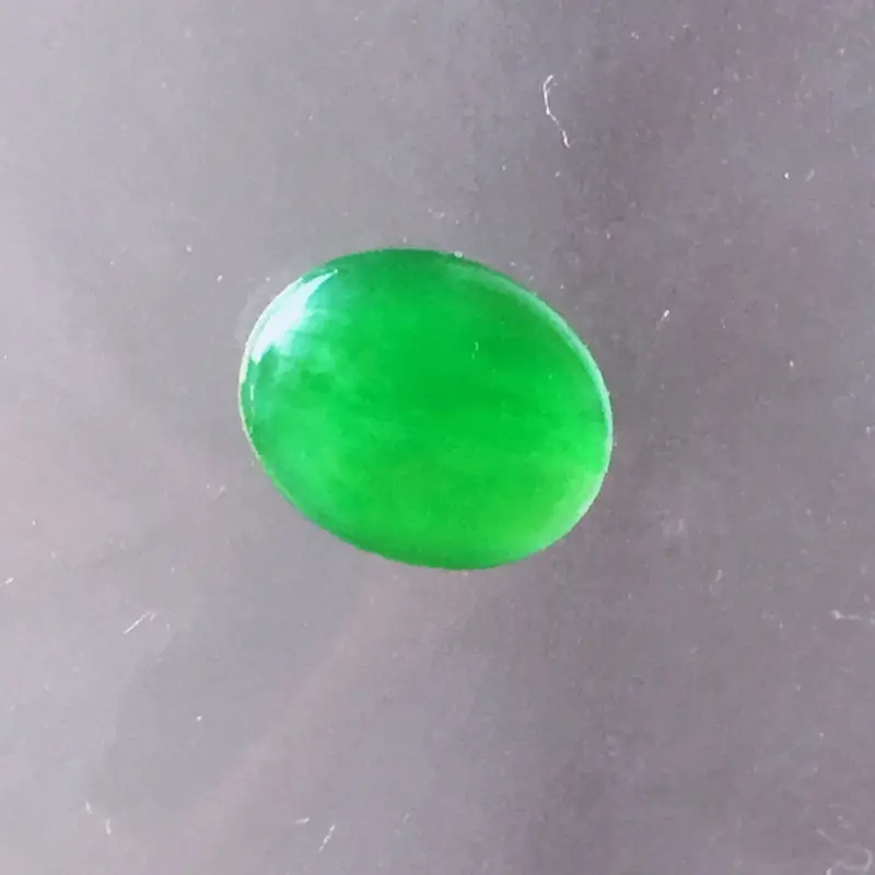 【自然光实拍,缅甸a货翡翠,冰种阳绿戒面,饱满种好水润,玉质细腻,雕工精细,品相佳,镶嵌佳品。】图8