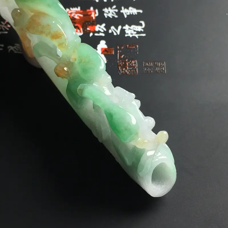 【细糯种双彩精美烟嘴 尺寸100-23-14毫米 色彩鲜明 雕工精致】图2