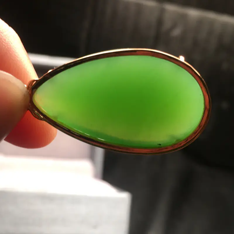【整体规格:44.7/20.7/9.6mm
裸石规格:31.9/19.6mm
新品推出,天然和田玉碧玉、【碧玉猫眼吊坠】、18k金镶嵌、南非钻石,颜色漂亮,料子细腻,款式设计时尚大方、佩戴效果佳,市面上少有的成色、配送925银链】图7