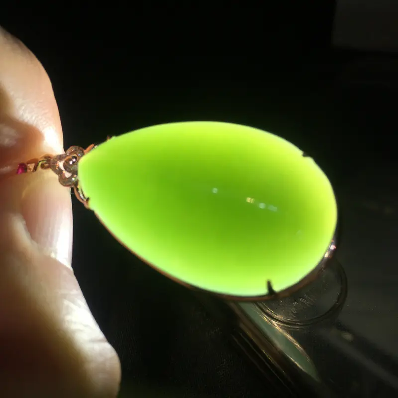 【整体规格:44.7/20.7/9.6mm
裸石规格:31.9/19.6mm
新品推出,天然和田玉碧玉、【碧玉猫眼吊坠】、18k金镶嵌、南非钻石,颜色漂亮,料子细腻,款式设计时尚大方、佩戴效果佳,市面上少有的成色、配送925银链】图6