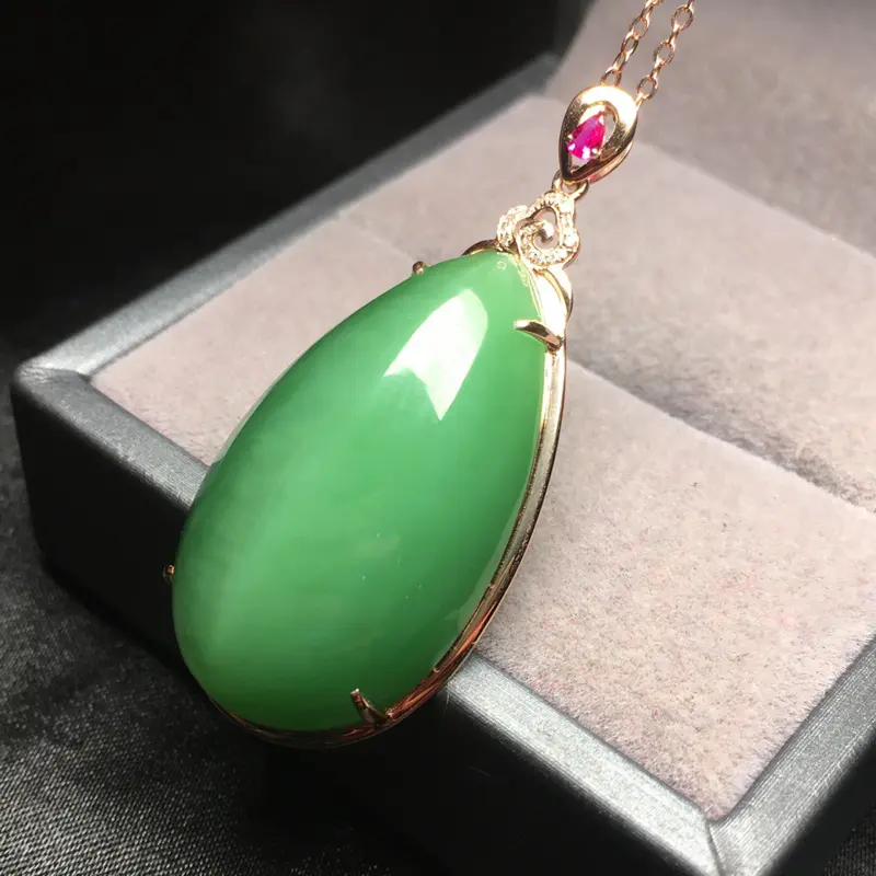 【整体规格:44.7/20.7/9.6mm
裸石规格:31.9/19.6mm
新品推出,天然和田玉碧玉、【碧玉猫眼吊坠】、18k金镶嵌、南非钻石,颜色漂亮,料子细腻,款式设计时尚大方、佩戴效果佳,市面上少有的成色、配送925银链】图3