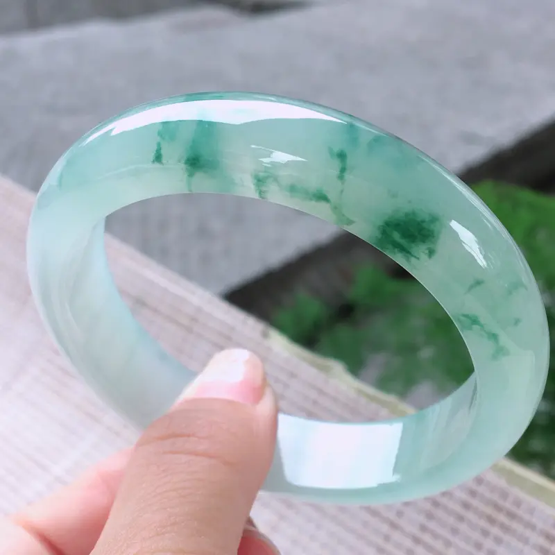 【正圈57-58,天然翡翠手镯,老坑全胶感,意境飘花,高档精美,种水好,正装玉手镯,完美无纹裂,尺寸圈口57.7/14/8.2, 011464】图3