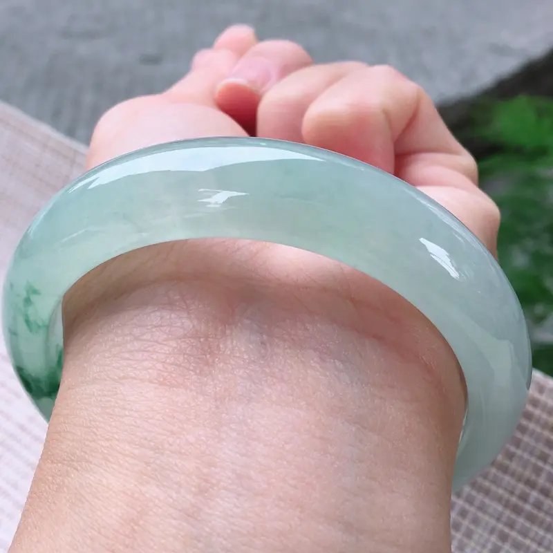 【正圈57-58,天然翡翠手镯,老坑全胶感,意境飘花,高档精美,种水好,正装玉手镯,完美无纹裂,尺寸圈口57.7/14/8.2, 011464】图9