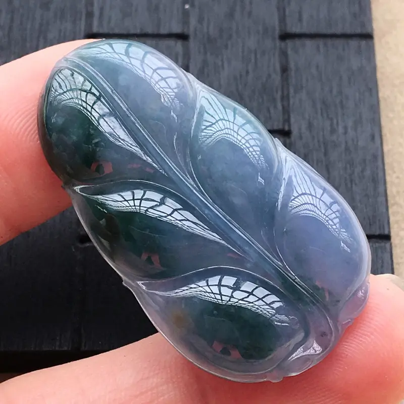 【自然光实拍,缅甸a货翡翠,紫罗兰玉叶,种好细腻,颜色浓郁,玉质莹润,形体好】图7