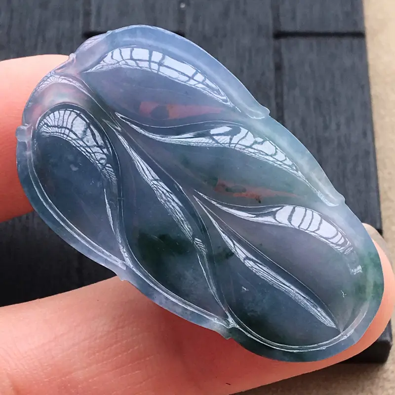 【自然光实拍,缅甸a货翡翠,紫罗兰玉叶,种好细腻,颜色浓郁,玉质莹润,形体好】图6