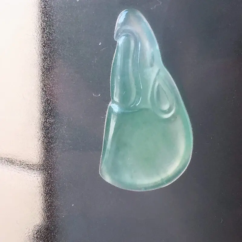 【自然光实拍,缅甸a货翡翠,冰种老鹰,飘雪花棉,玉质细腻。饱满形体佳,雕工精细,镶嵌佳品。】图7