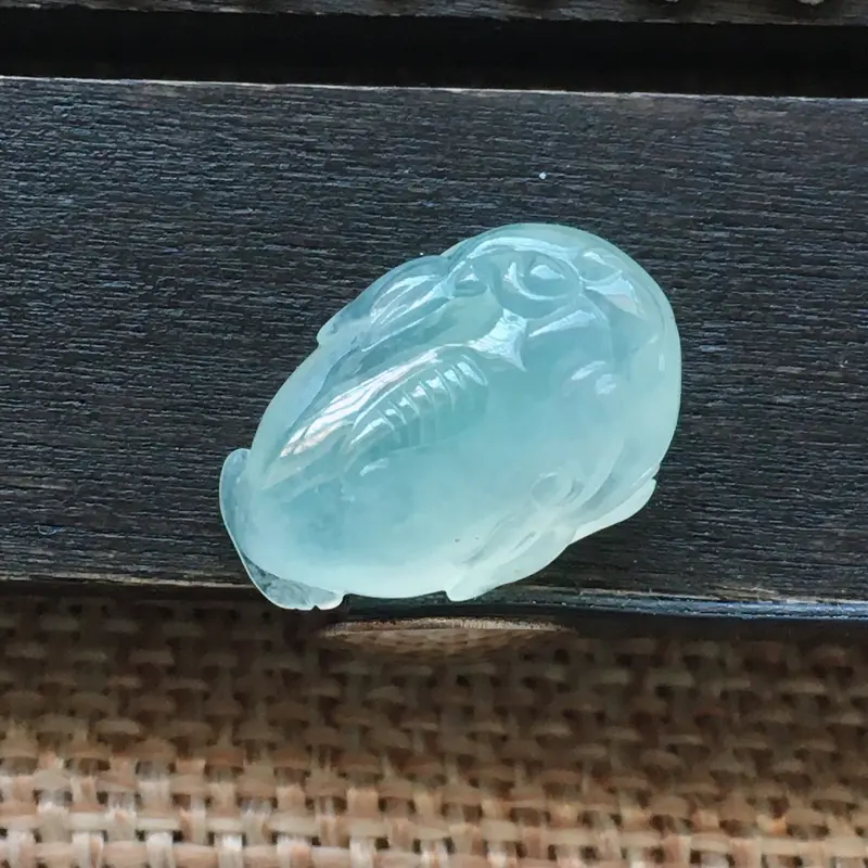 【自然光实拍,缅甸a货翡翠,冰种貔貅,饱满种好水润,玉质细腻,雕工精细,品相佳,镶嵌佳品。】图1