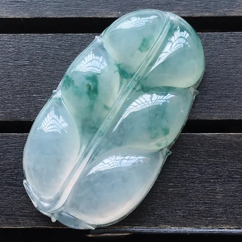【自然光实拍,缅甸a货翡翠,飘花叶子,玉质细腻,大件饱满,品质佳,佩戴佳品】图3