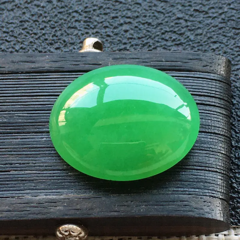 【精品翡翠蛋面,雕工精美,玉质莹润,玉:19.7*16.5*6.3MM,总质量:3.56g】图6