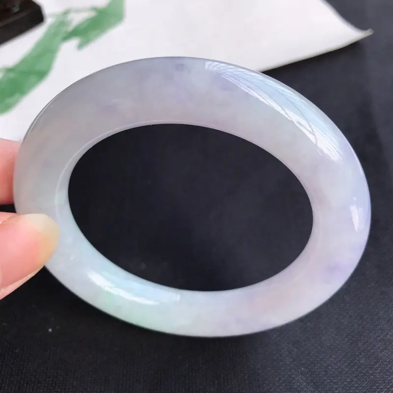【圈口57mm天然翡翠A货老坑糯化种飘紫罗兰圆条手镯,圈口:57.4×12.3mm,料子细腻,水头好,版型端庄】图3