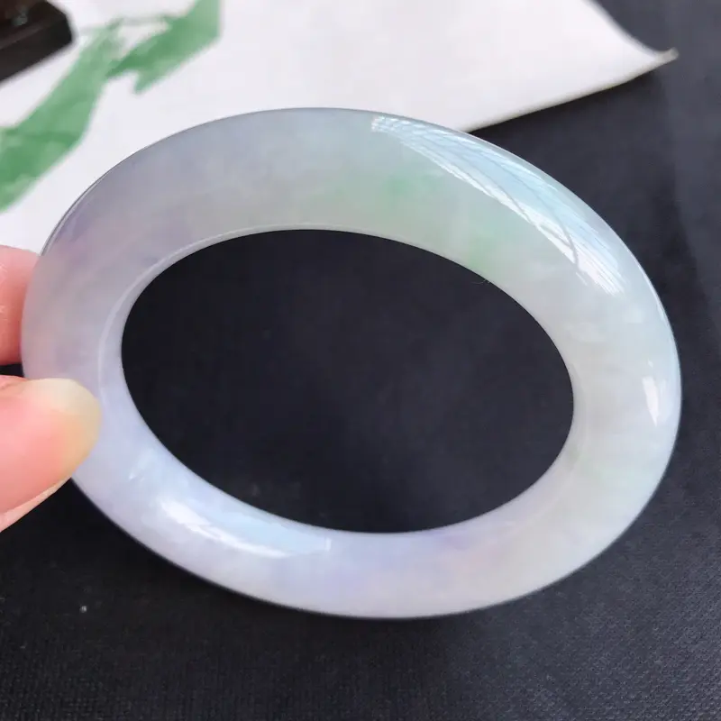 【圈口57mm天然翡翠A货老坑糯化种飘紫罗兰圆条手镯,圈口:57.4×12.3mm,料子细腻,水头好,版型端庄】图1