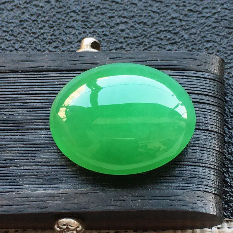 【精品翡翠蛋面,雕工精美,玉质莹润,玉:19.7*16.5*6.3MM,总质量:3.56g】图5