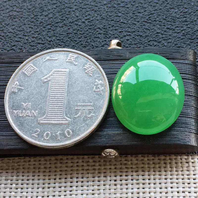 【精品翡翠蛋面,雕工精美,玉质莹润,玉:19.7*16.5*6.3MM,总质量:3.56g】图7