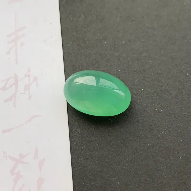 【满绿蛋面镶嵌件,种好,玉质细腻,色彩迷人,水头饱满,形体漂亮,水润精致,镶嵌效果极佳,尺寸18.4*12.6*8.2mm】图7