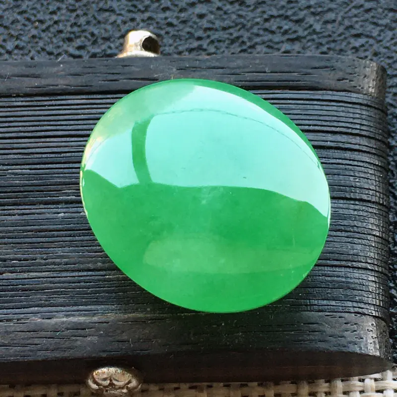 【精品翡翠蛋面,雕工精美,玉质莹润,玉:19.7*16.5*6.3MM,总质量:3.56g】图4