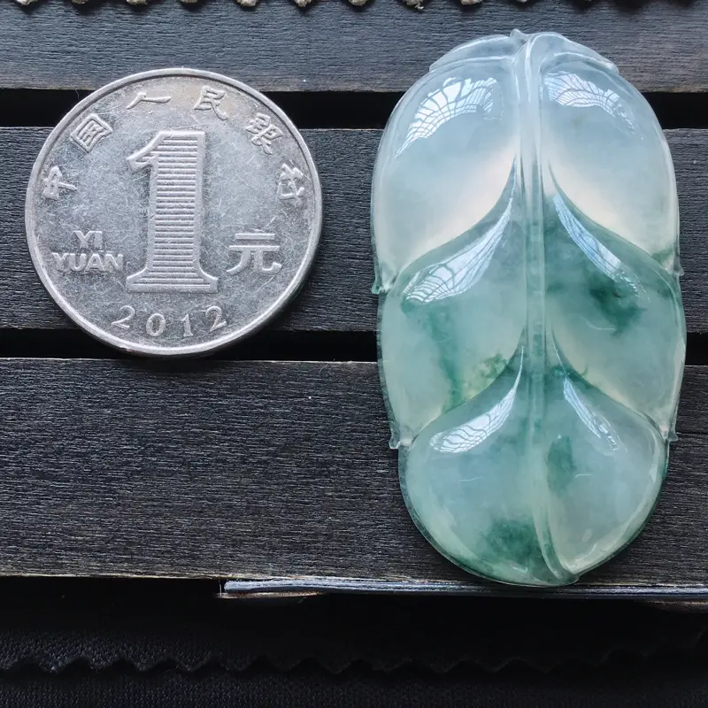 【自然光实拍,缅甸a货翡翠,飘花叶子,玉质细腻,大件饱满,品质佳,佩戴佳品】图6