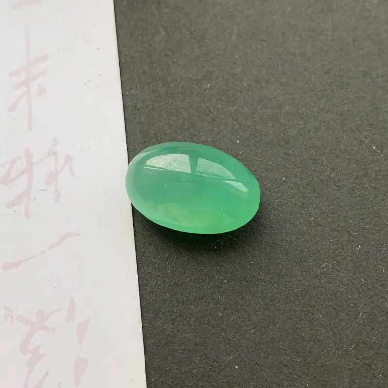 【满绿蛋面镶嵌件,种好,玉质细腻,色彩迷人,水头饱满,形体漂亮,水润精致,镶嵌效果极佳,尺寸18.4*12.6*8.2mm】图4