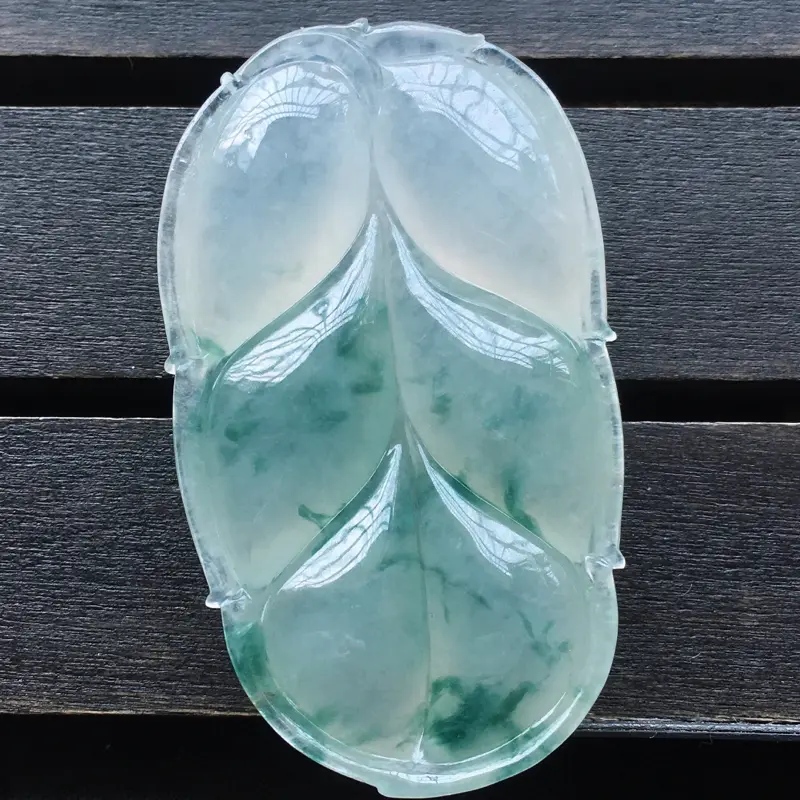【自然光实拍,缅甸a货翡翠,飘花叶子,玉质细腻,大件饱满,品质佳,佩戴佳品】图5