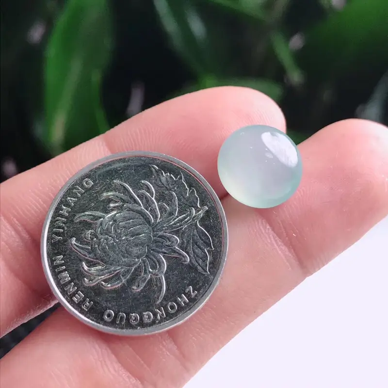 【天然A货翡翠冰种起荧光蛋面,尺寸11.5-11.5-5.5mm.重量1.23g,无纹裂】图5
