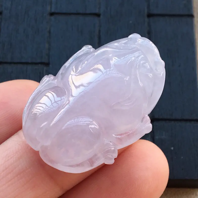 【自然光实拍,缅甸a货翡翠,紫罗兰貔貅,种好水润,玉质细腻,底色漂亮,大件饱满,形体好】图5