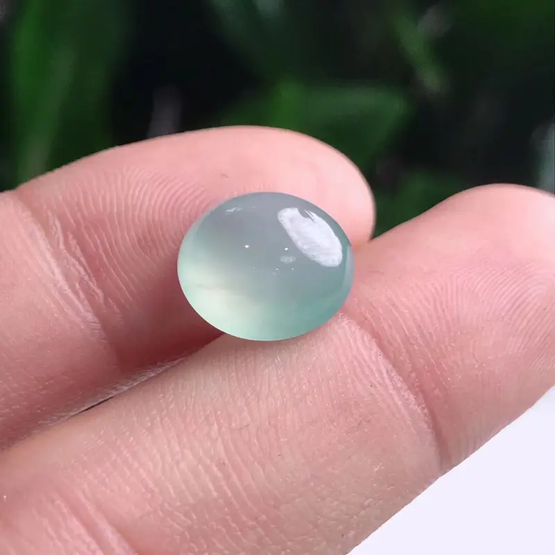 【天然A货翡翠冰种起荧光蛋面,尺寸11.5-11.5-5.5mm.重量1.23g,无纹裂】图1