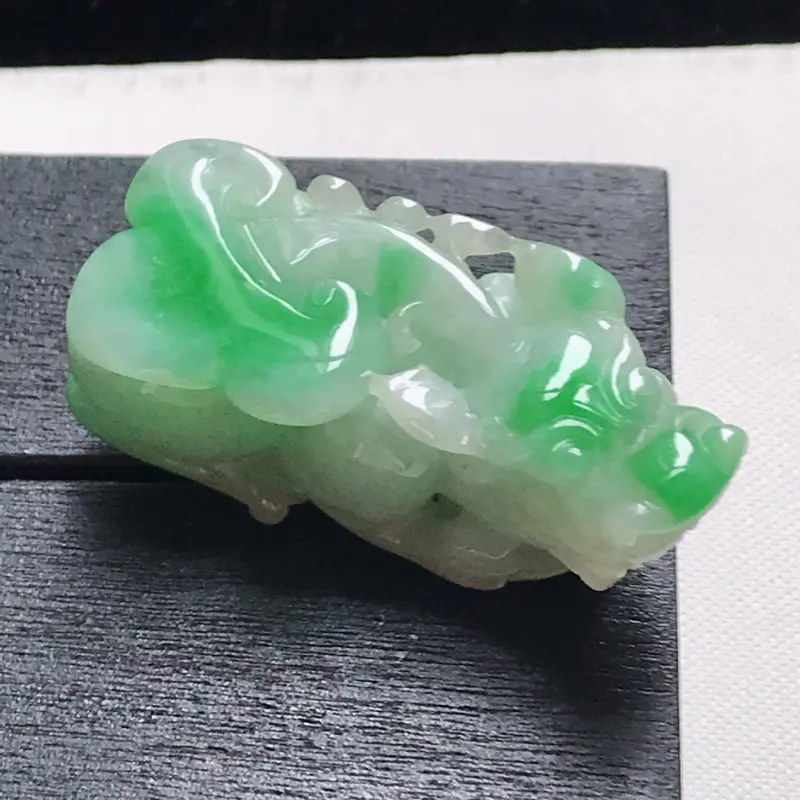 【翡翠A货,糯种飘阳绿精美貔貅吊坠,玉质细腻,底色漂亮,上身高贵,尺寸33.5/14.5/14.4】图7