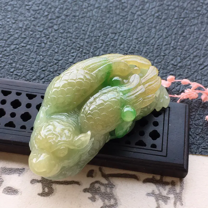 【缅甸翡翠黄加绿貔貅吊坠,自然光实拍,颜色漂亮,玉质莹润,佩戴佳品,尺寸:51.8*23.3*17.4mm,重34.99克,无纹裂】图3