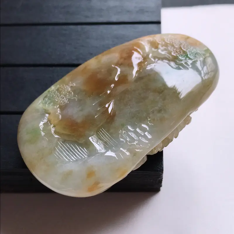 【翡翠A货,糯种褐黄精美山水牌吊坠,玉质细腻,底色漂亮,上身高贵,尺寸65.8/40.5/15.2】图5