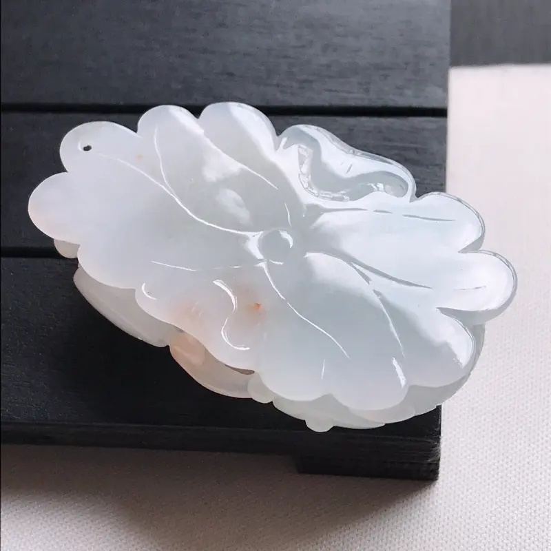 【翡翠A货,糯种洒金黄精美金玉满堂吊坠,玉质细腻,底色漂亮,上身高贵,尺寸47.7/27.5/13.9】图6
