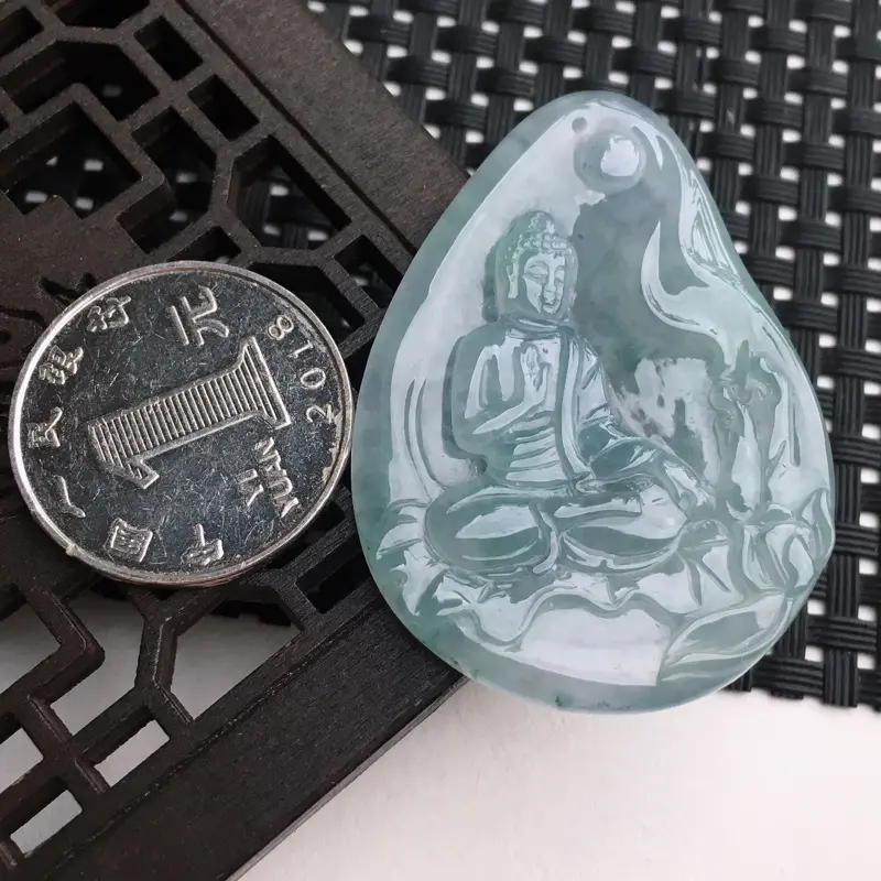 【A货翡翠 冰糯种淡绿万佛朝宗挂件 尺寸48.3*34.3*4.3mm 水头好,料子细腻,莹润通透,雕工栩栩如生】图5