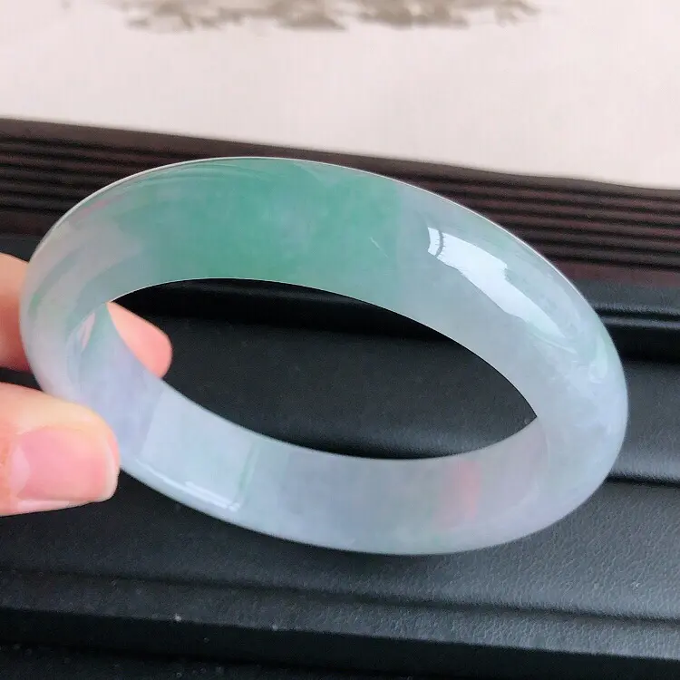 【圈口58mm ,天然缅甸老坑翡翠A货春彩宽边手镯,料子细腻柔洁,尺寸58/13.5/8.5mm ,重量63g。##**】图7