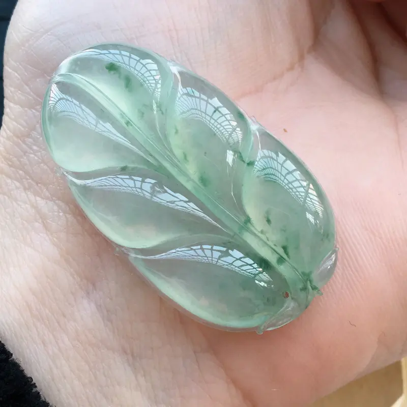 【自然光实拍,缅甸a货翡翠,冰种飘花玉叶,种好通透,花色漂亮,玉质莹润,形体饱满,品质佳】图4
