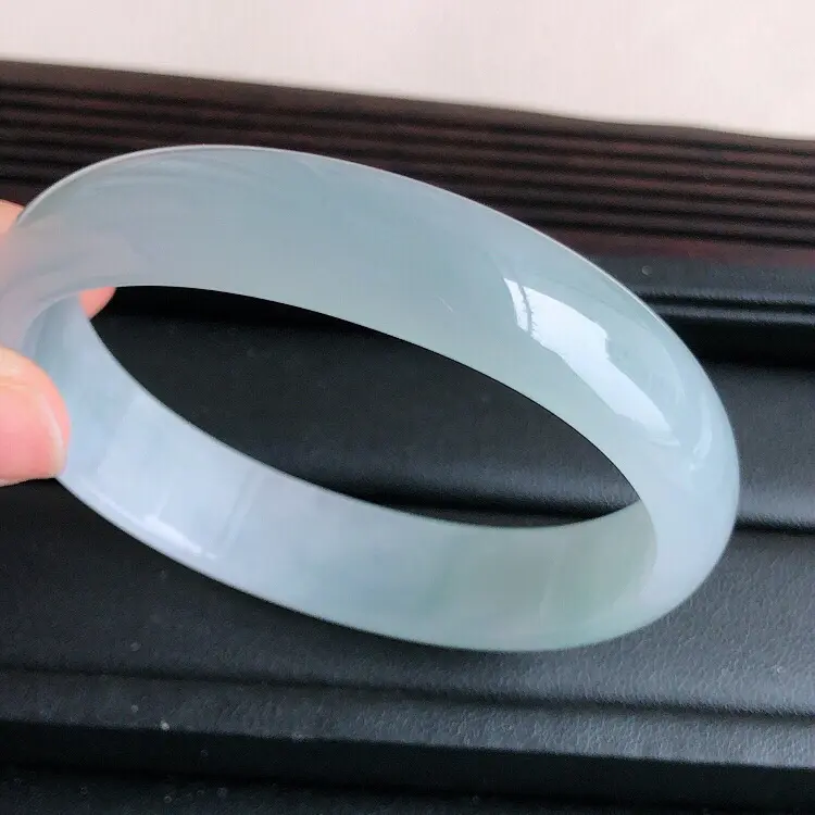 【圈口 60mm,天然缅甸老坑翡翠A货飘红翡宽边手镯 ,料子细腻柔洁,尺寸60/14/6mm ,重量53g。】图4