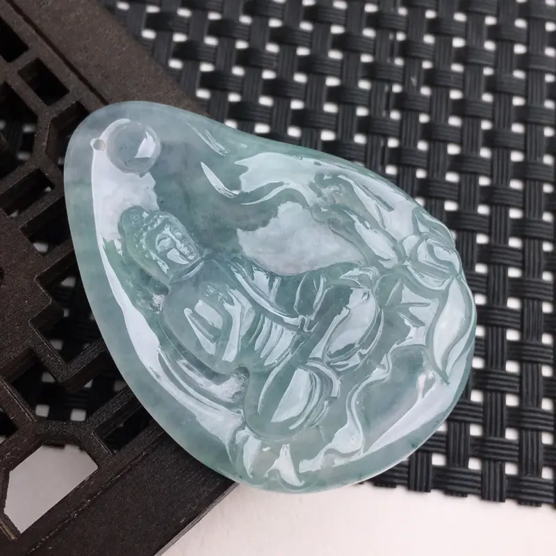 【A货翡翠 冰糯种淡绿万佛朝宗挂件 尺寸48.3*34.3*4.3mm 水头好,料子细腻,莹润通透,雕工栩栩如生】图2