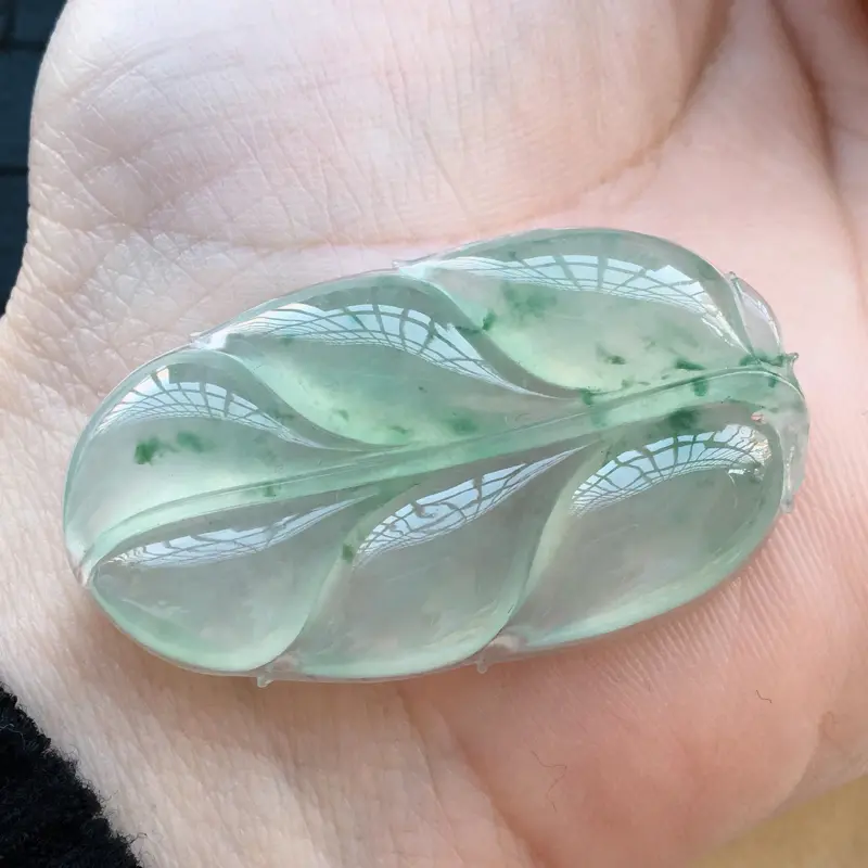 【自然光实拍,缅甸a货翡翠,冰种飘花玉叶,种好通透,花色漂亮,玉质莹润,形体饱满,品质佳】图6