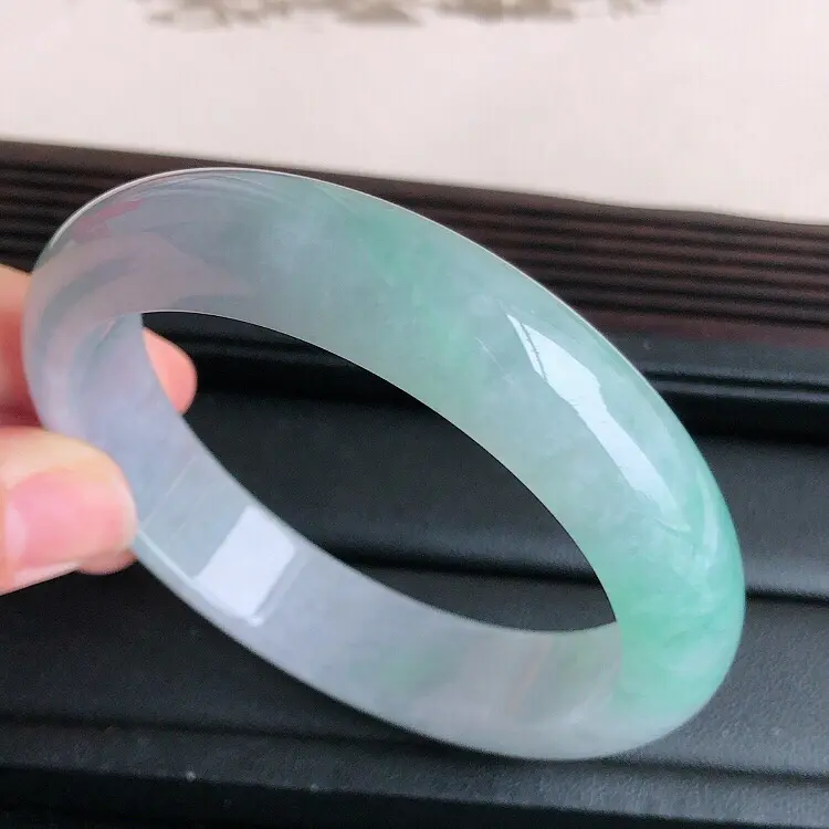 【圈口58mm ,天然缅甸老坑翡翠A货春彩宽边手镯,料子细腻柔洁,尺寸58/13.5/8.5mm ,重量63g。##**】图5