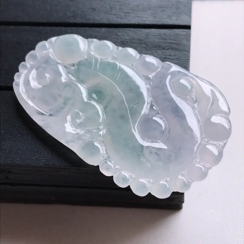 【翡翠A货,冰糯种淡紫精美龙牌吊坠,玉质细腻,底色漂亮,上身高贵,尺寸52.7/31.8/4.0】图6